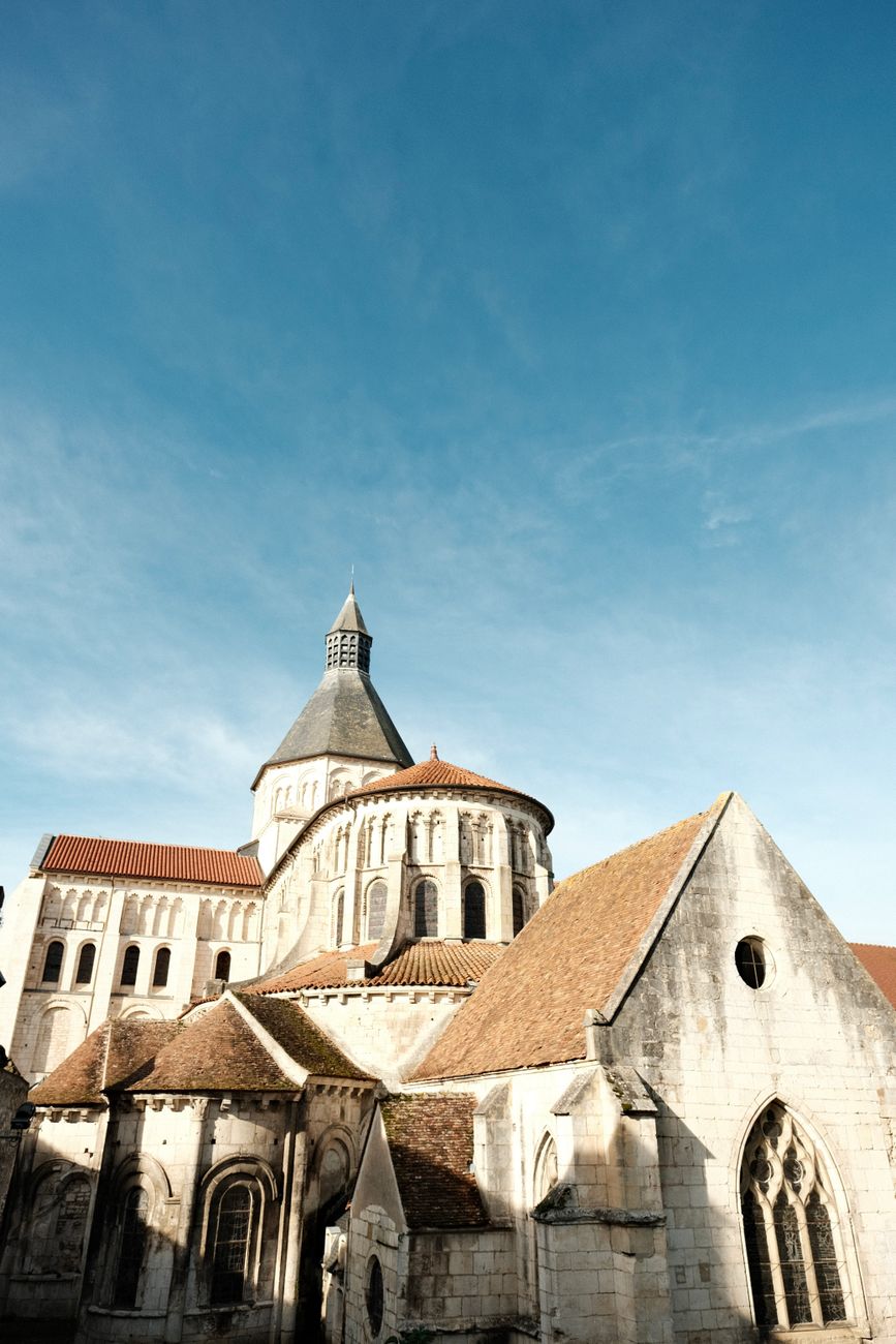 巴黎、卢瓦尔河谷与南法海岸私享 9 日 sidePortraitImage Charite-Su-Loire, 中世纪建筑, 优美的风景 的 免费素材图片
